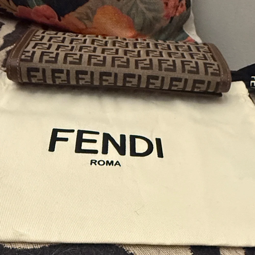 Fendi RARE Kisslock Zucca  Wallet EUC - Picture 14 of 15